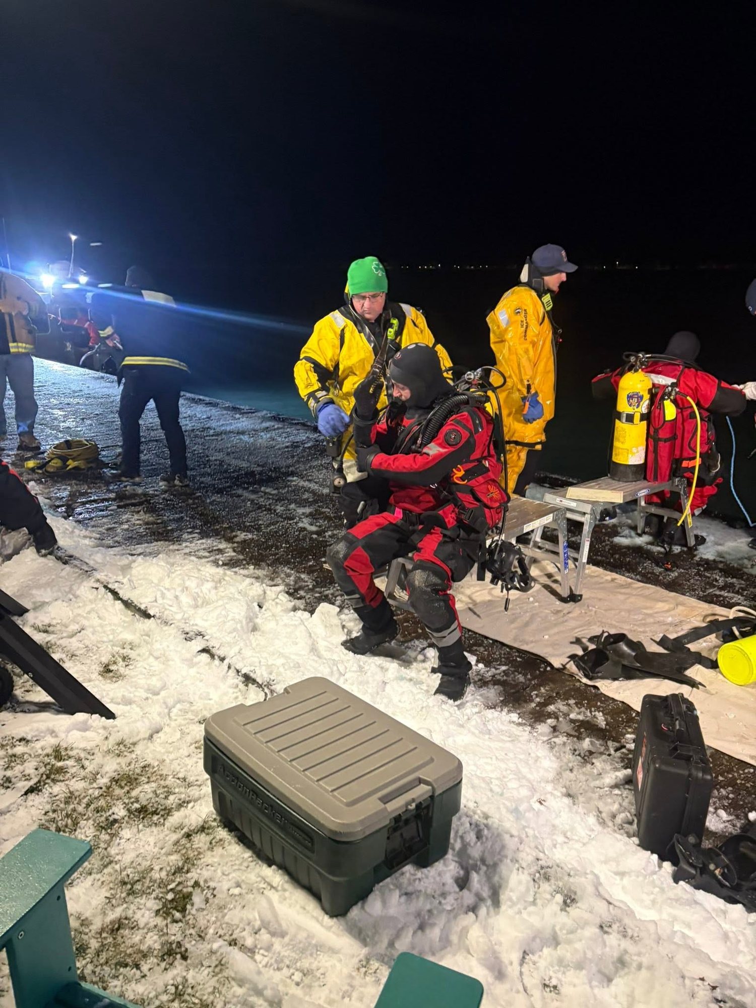 Dive rescue crews working at night on the shore